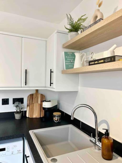 The Nook - Cosy Coastal Retreat Near Sandbanks Poole Bagian luar foto